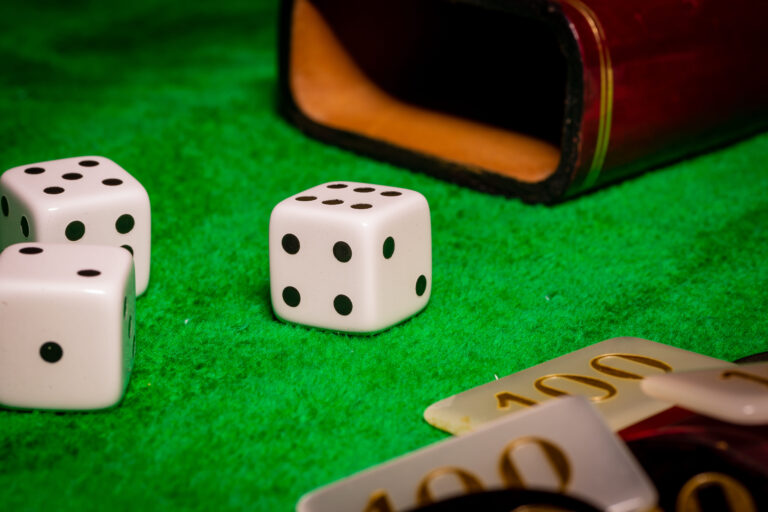 high-angle-view-dices-table (1)